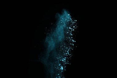 Siyah arka planda mavi barut patlaması. Renkli bulut. Renkli toz patlar. Boya Holi.