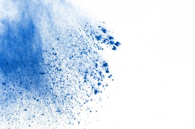 Beyaz arka planda mavi renkli toz patlaması. Renkli bulut. Renkli toz patlar. Boya Holi.