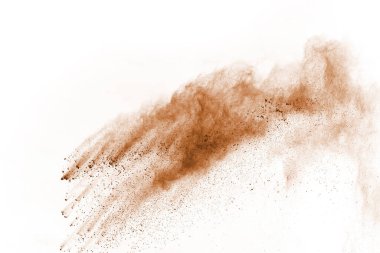 Beyaz arka planda kahverengi renkli toz patlaması. Renkli bulut. Renkli toz patlar. Boya Holi.