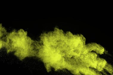 Soyut toz patlamasının hareketi siyah arka planda donmuş yeşil. Siyah zemin üzerindeki toz yeşilinin hareketini durdur. Patlayıcı tozu siyah arkaplanda yeşil.