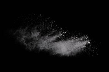 Siyah arka planda beyaz toz patlaması. Renkli bulut. Renkli toz patlar. Boya Holi.