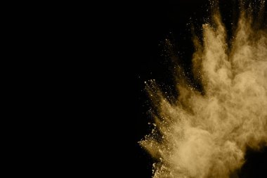 Siyah arka planda altın tozu patlaması. Renkli bulut. Renkli toz patlar. Boya Holi.