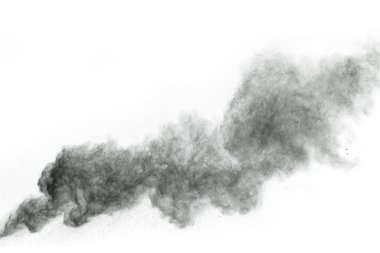 Beyaz zemin üzerinde kömür parçacıkları, beyaz zemin üzerine serpilmiş soyut toz, patlayan kara barutun dondurucu hareketi veya barut atmak.