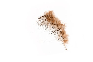 Beyaz arka planda kahverengi renkli toz patlaması. Renkli bulut. Renkli toz patlar. Boya Holi.