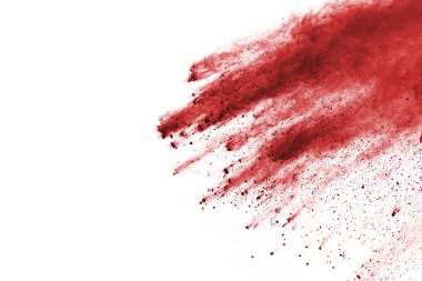 Beyaz arka planda izole edilmiş kırmızı barutun patlaması hareketsiz. Kırmızı toz bulutunun soyut tasarımı. Parçacık patlaması ekran koruyucusu, duvar kağıdı