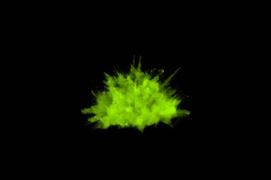 Soyut toz patlamasının hareketi siyah arka planda donmuş yeşil. Siyah zemin üzerindeki toz yeşilinin hareketini durdur. Patlayıcı tozu siyah arkaplanda yeşil.
