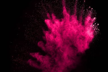 Siyah arka planda pembe toz patlaması. Renkli bulut. Renkli toz patlar. Boya Holi.