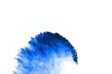 Beyaz arka planda mavi renkli toz patlaması. Renkli bulut. Renkli toz patlar. Boya Holi.
