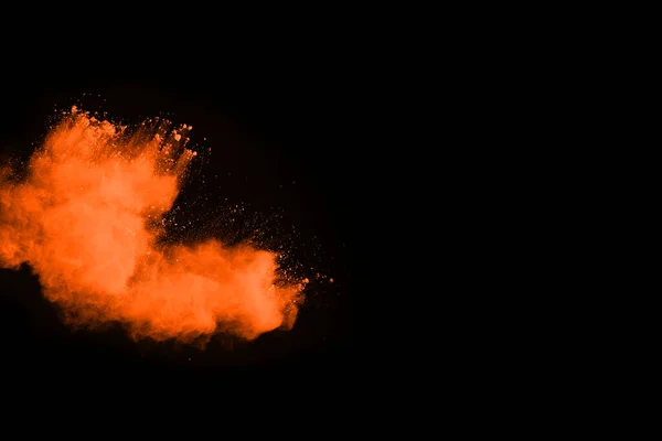 Εκτόξευση Πορτοκαλί Σκόνη Μαύρο Φόντο — Φωτογραφία Αρχείου