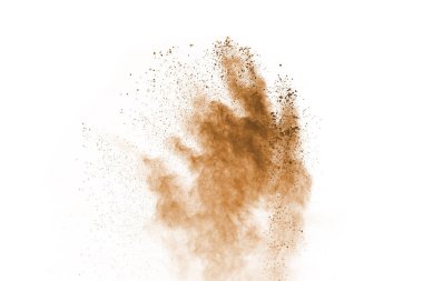 Beyaz arka planda kahverengi renkli toz patlaması. Renkli bulut. Renkli toz patlar. Boya Holi.