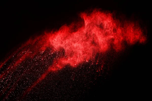 在黑色背景上的抽象红粉爆炸 在黑色背景上的抽象红粉喷射 红色粉末爆炸的冻结运动 — 图库照片