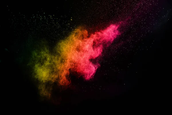 추상적 색깔의 폭발검은 뿌려진 추상적 파우더 던지는 분말의 색깔의 — 스톡 사진