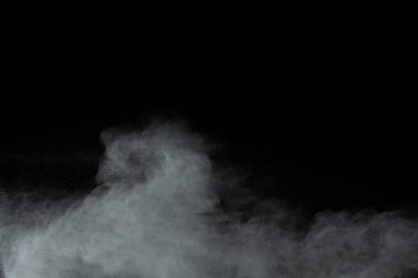 Siyah arka planda beyaz toz patlaması. Renkli bulut. Renkli toz patlar. Boya Holi.