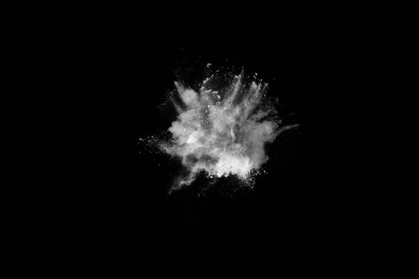 Взрыв белого пороха на черном фоне. Цветное облако. Разноцветная пыль взрывается. Холи, Пейнт.