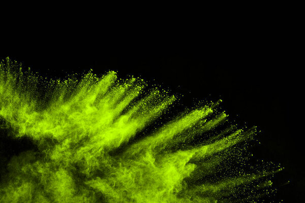 Движение абстрактного взрыва пыли застыло зеленым на черном фоне. Остановить движение порошка зеленого цвета на черном фоне. Взрывной порох зеленый на черном фоне
.