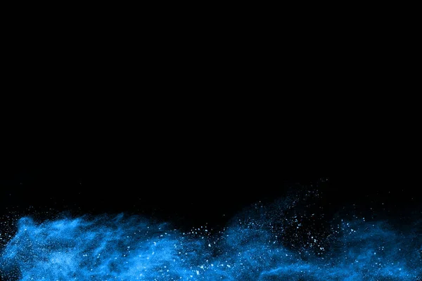 Blaues Pulver Explodiert Auf Schwarzem Hintergrund Farbige Wolke Bunter Staub — Stockfoto