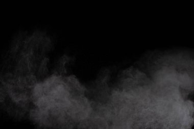 Siyah arka planda beyaz toz patlaması. Renkli bulut. Renkli toz patlar. Boya Holi.