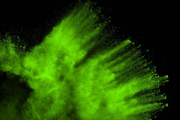 Движение абстрактного взрыва пыли застыло зеленым на черном фоне. Остановить движение порошка зеленого цвета на черном фоне. Взрывной порох зеленый на черном фоне
.