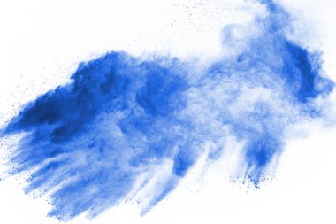 Beyaz arka planda mavi renkli toz patlaması. Renkli bulut. Renkli toz patlar. Boya Holi.