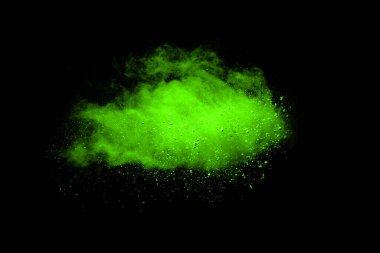 Siyah arka planda beyaz toz patlaması. Renkli bulut. Renkli toz patlar. Boya Holi.