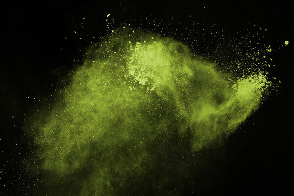 Движение абстрактного взрыва пыли застыло зеленым на черном фоне. Остановить движение порошка зеленого цвета на черном фоне. Взрывной порох зеленый на черном фоне
.