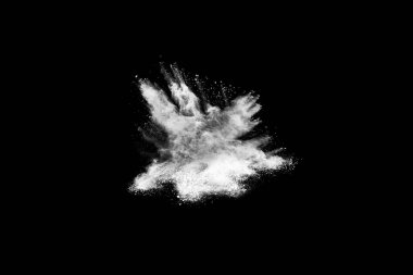 Siyah arka planda beyaz toz patlaması. Renkli bulut. Renkli toz patlar. Boya Holi.