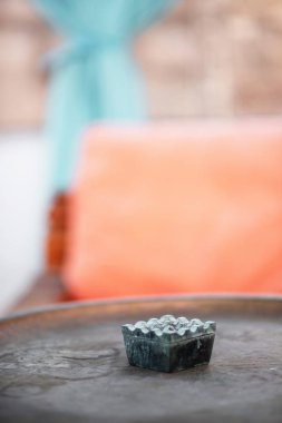 Açık tablo geleneksel Fas kül tablası