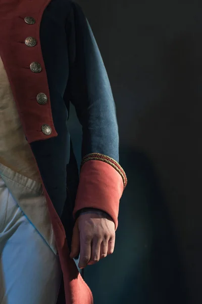 制服で歴史的なリージェンシー男の腕 — ストック写真