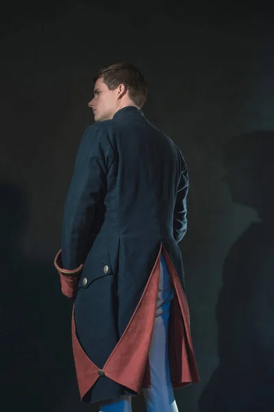Вид Ззаду Історичну Імперію Чоловік Куртці — стокове фото