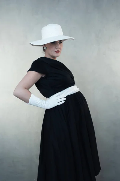 Vintage 1950S Pregnant Woman White Hat Black Dress — Stock Photo, Image