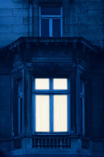 Illuminated Window Historical Mansion — Stock Photo, Image