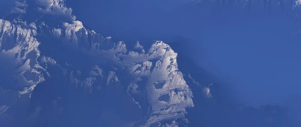 Bulutlar Dağlarda Kar Kaplı Havadan Görünümü — Stok fotoğraf