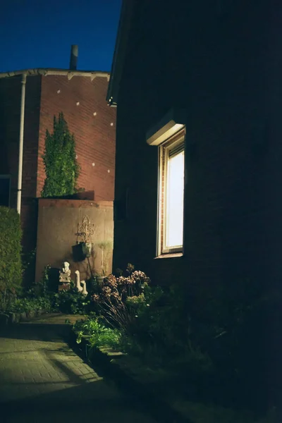 Fenêtre Éclairée Maison Dans Nuit — Photo