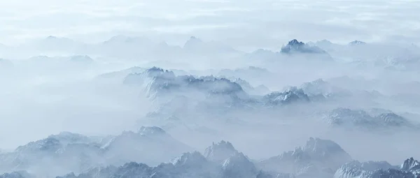 霧の中で大まかな急な雪に覆われた山の空中 — ストック写真