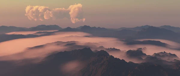 Гори Тумані Похмурим Небом Сході Сонця — стокове фото