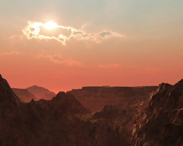 Круті Нерівні Гори Під Час Похмурого Сильного Заходу Сонця — стокове фото