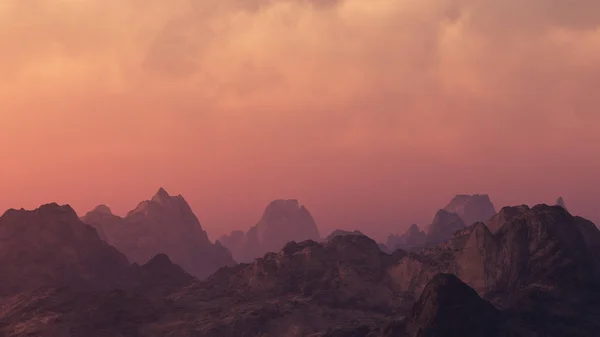 Peaky mountain landscape at cloudy sunset. — Stock Photo, Image