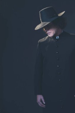 Şapka ve siyah ceket gizemli Victorian adam.