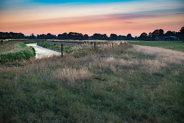 River through rural landscape at sunset. — Stock Photo, Image