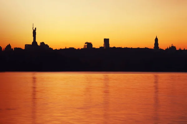 Puesta Sol Sobre Horizonte Ciudad Kiev — Foto de Stock