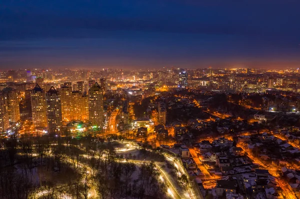 Foto Aérea Drone Voador Uma Cidade Kiev Noite Ucrânia — Fotografia de Stock