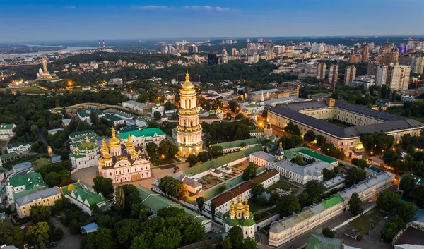 Yukarıdan Tepelerde Kiev Pechersk Lavra Kiliselerin Havadan Üst Görünümü Ukrayna — Stok fotoğraf