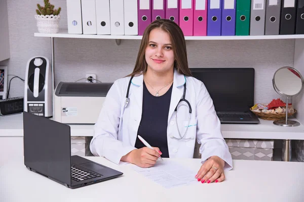 Portrait Beautiful Doctor Girl Office Laptop She Sits Right Front — Stock Photo, Image