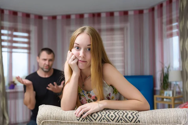 Family Problems Family Difficulties Father Adult Daughter Room Talking Disgruntled — Stock Photo, Image