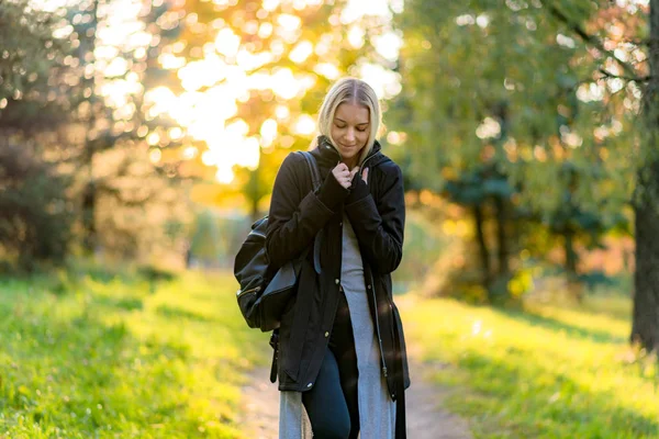 Foto Portrét Krásné Blond Dívka Parku Ulici Podzim Večer Západ — Stock fotografie