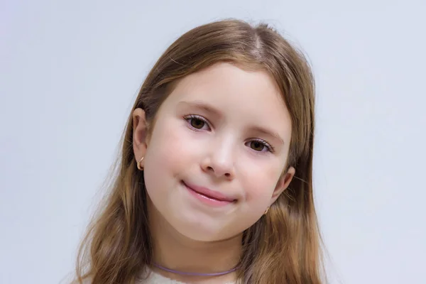 Koncept Portrét Dívky Šťastné Krásná Brunetka Dítě Bílém Pozadí Usmíval — Stock fotografie