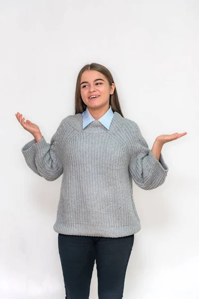 Retrato Uma Menina Adolescente Fundo Branco Várias Poses Sorrindo Parecendo — Fotografia de Stock