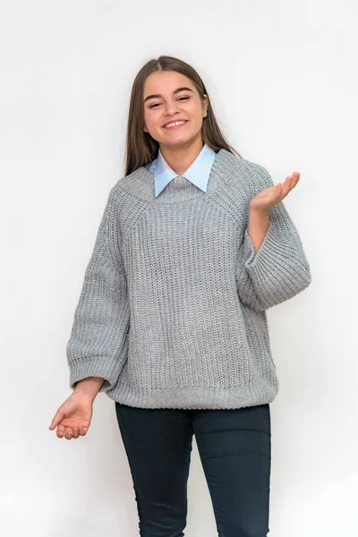 Retrato Una Adolescente Sobre Fondo Blanco Varias Poses Sonriendo Luciendo —  Fotos de Stock