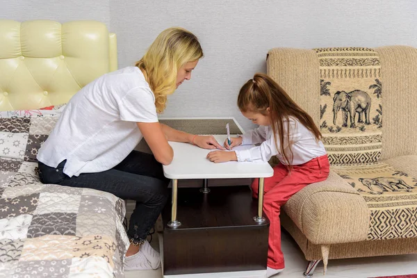 Family Happy Relationship Mother Child Daughter Sit Room Sofa Right — Stock Photo, Image