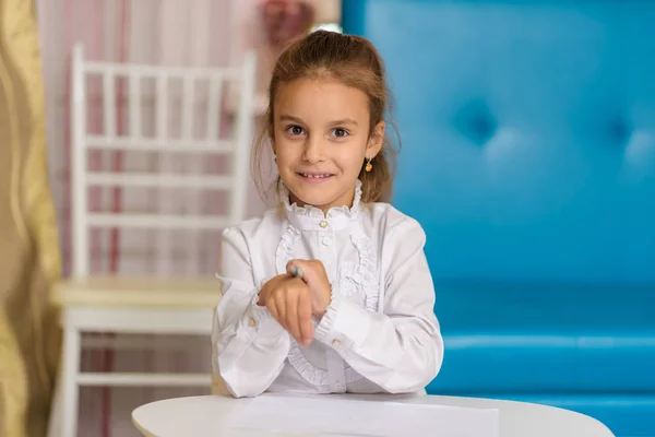 Cute Little Girl Sitting Table Drawing Telling Something Child Right — Stock Photo, Image